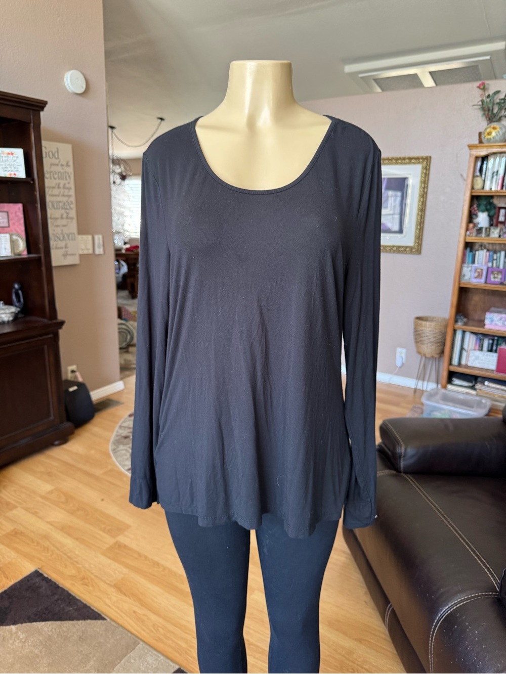 Soma classic black scoop neckline long sleeve soft top-size L